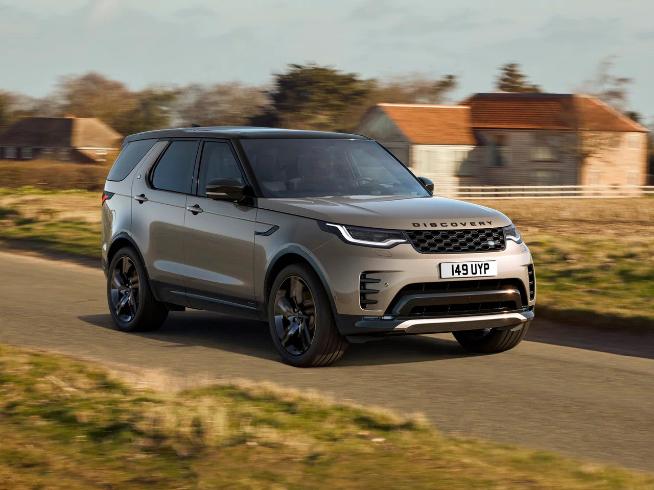 Elevate Your Land Rover Discovery 2023+: Introducing Our Bespoke Body Kit Service