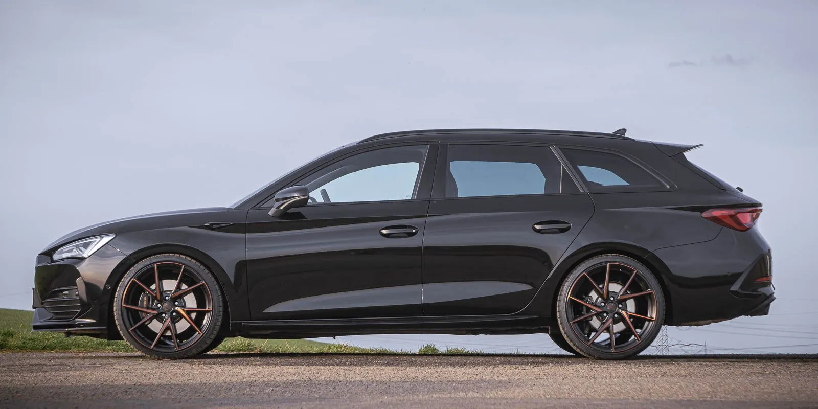 Check our price and buy JE Design body kit for Cupra Leon ST!