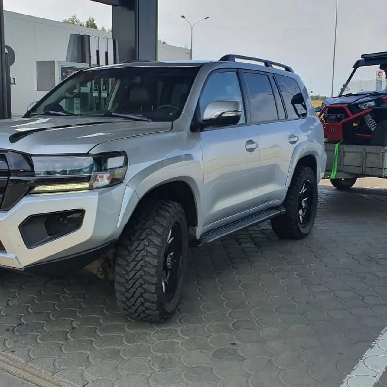 Check our price and buy Shikari body kit for Toyota Land Cruiser 200