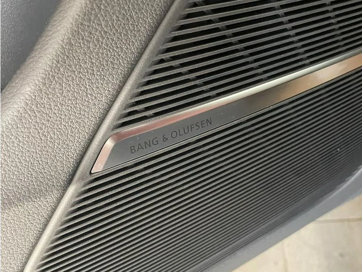 Buy New Audi SQ8 (4M)