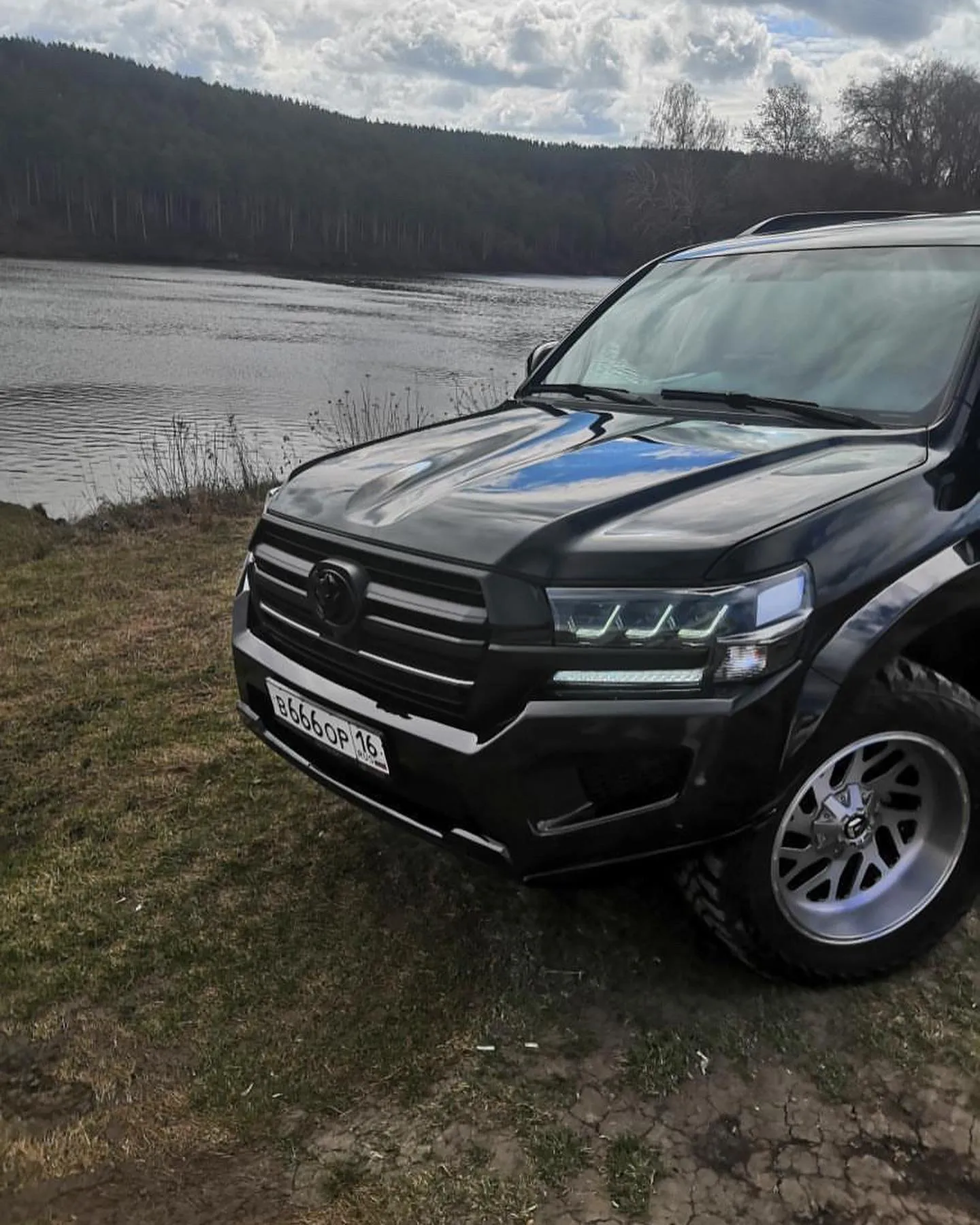Check our price and buy Shikari body kit for Toyota Land Cruiser 200