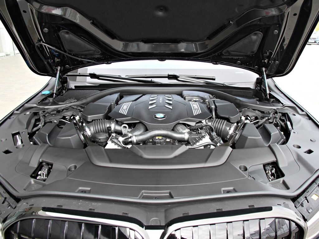 Buy New BMW 7 series Long 750Li xDrive (G11/G12) Restyling
