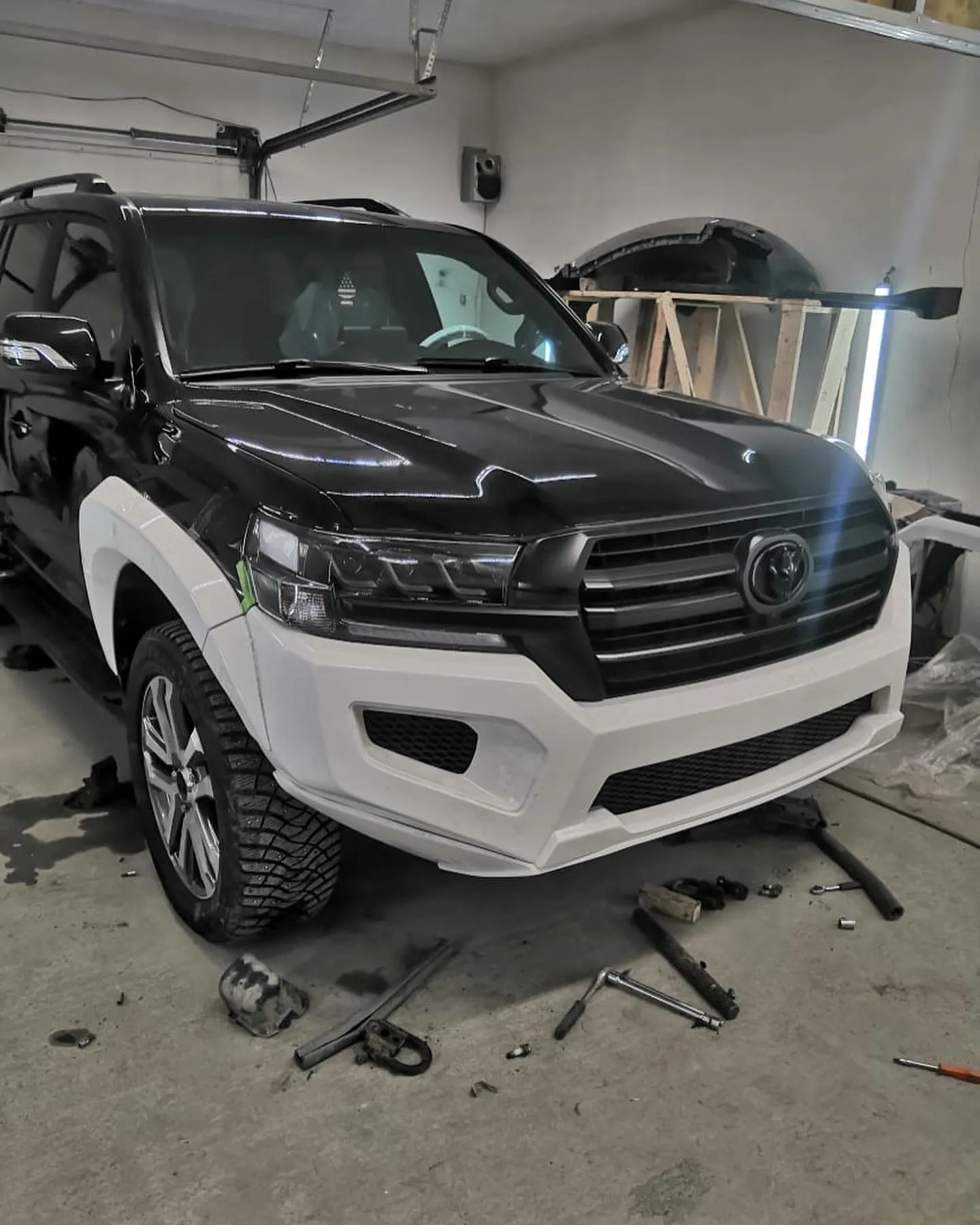 Check our price and buy Shikari body kit for Toyota Land Cruiser 200