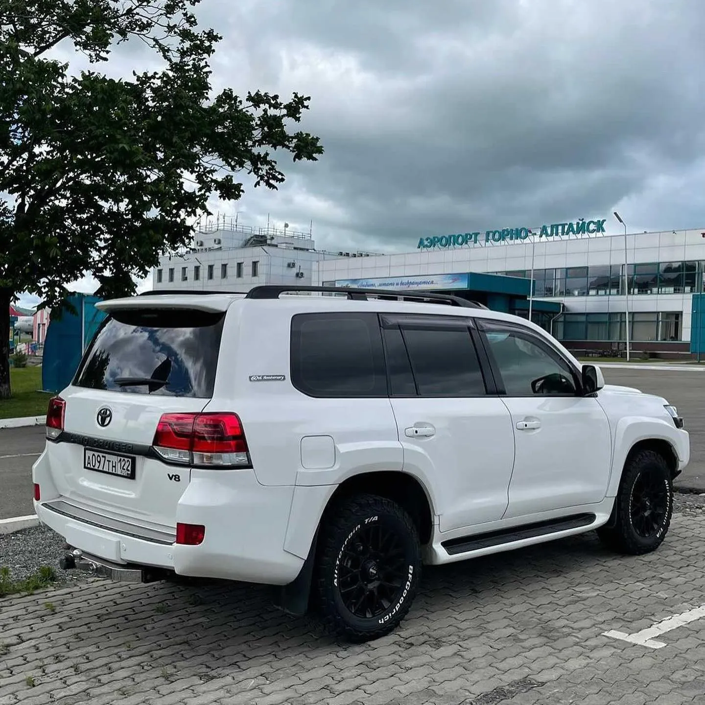Check our price and buy Shikari body kit for Toyota Land Cruiser 200