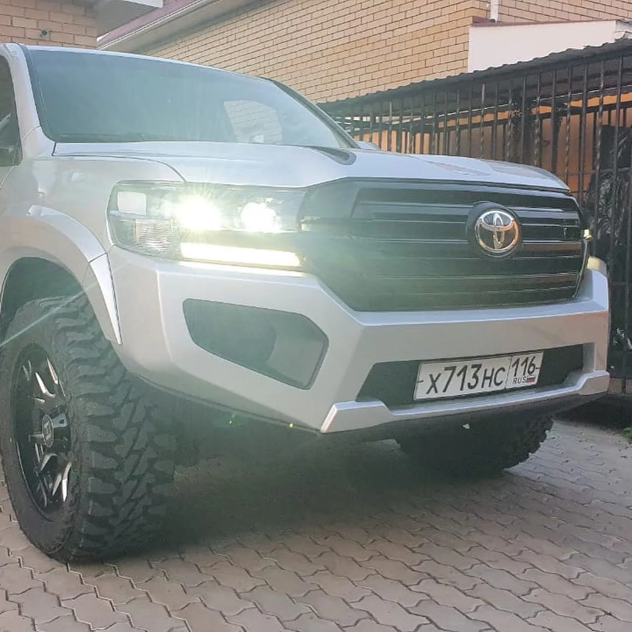 Check our price and buy Shikari body kit for Toyota Land Cruiser 200
