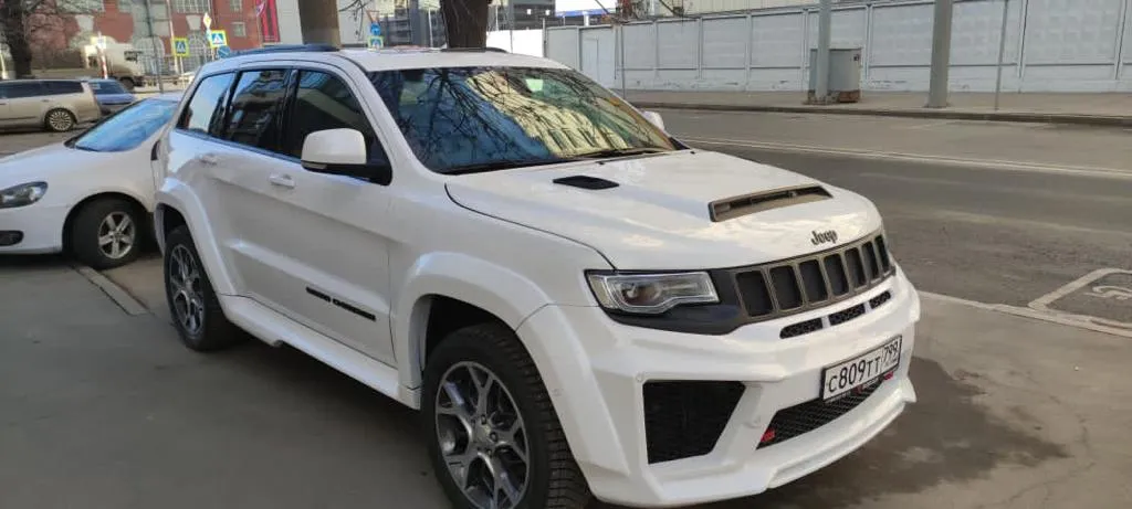Check our price and buy a Renegade Design body kit for Jeep Grand Cherokee Trackhawk Tyrannos V3