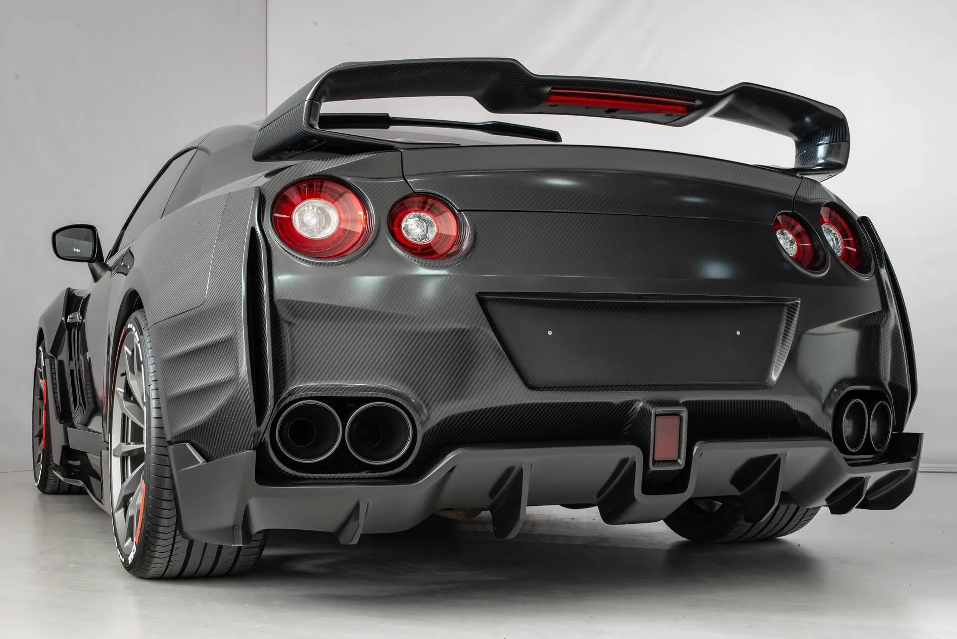 Check our price and buy SCL Performance Global body kit for Nissan GT-R Gojira!