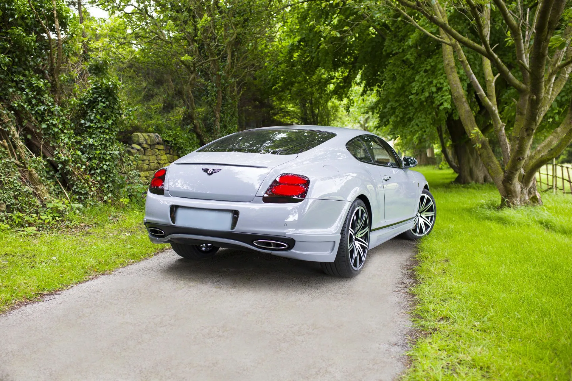 Check our price and buy Barugzai body kit for Bentley Continental GT!