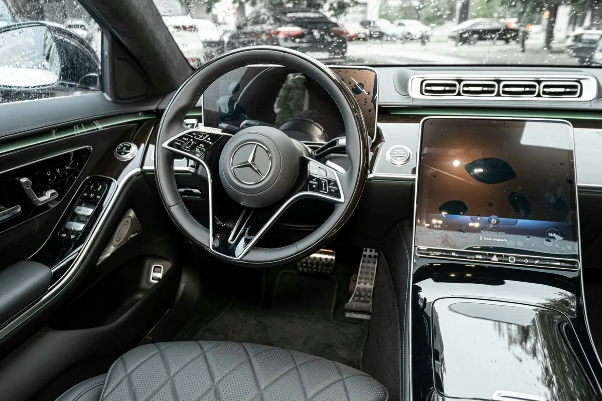 Check price and buy New Mercedes-Benz S-Class 350 d Long 4MATIC (W223) For Sale