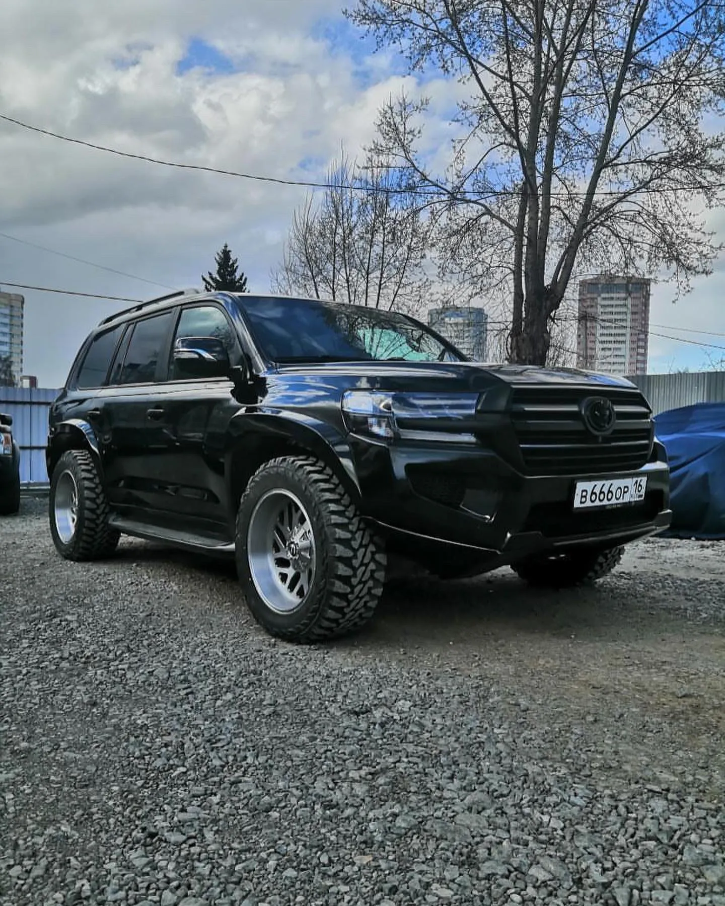 Check our price and buy Shikari body kit for Toyota Land Cruiser 200