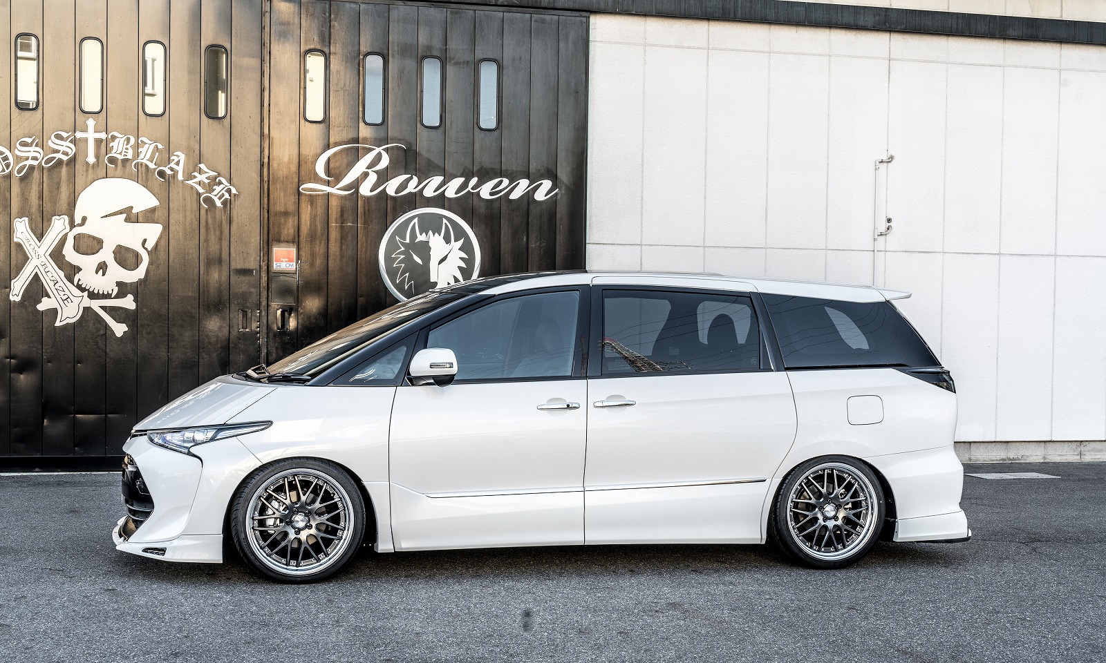 Check our price and buy Rowen body kit for Toyota Estima!