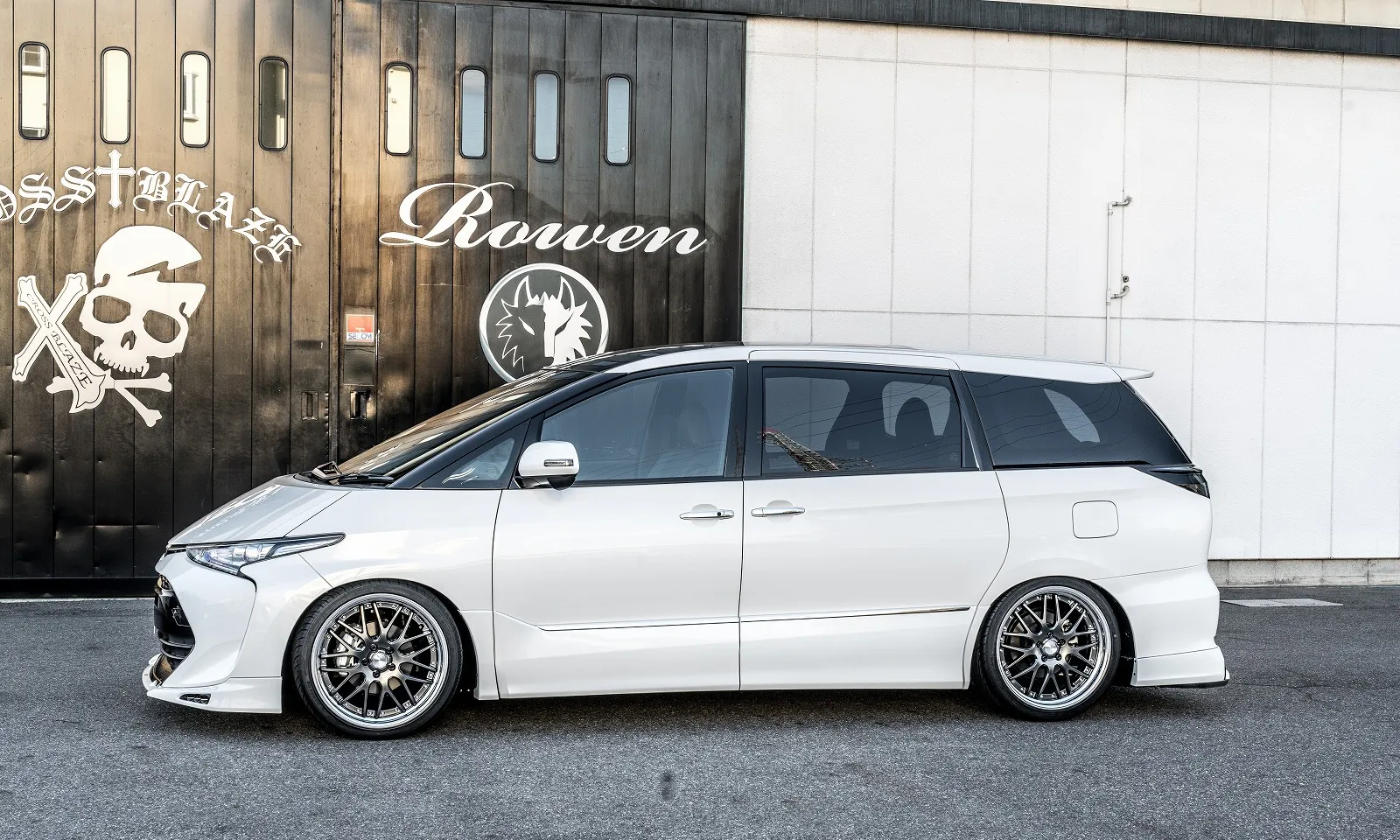 Check our price and buy Rowen body kit for Toyota Estima!