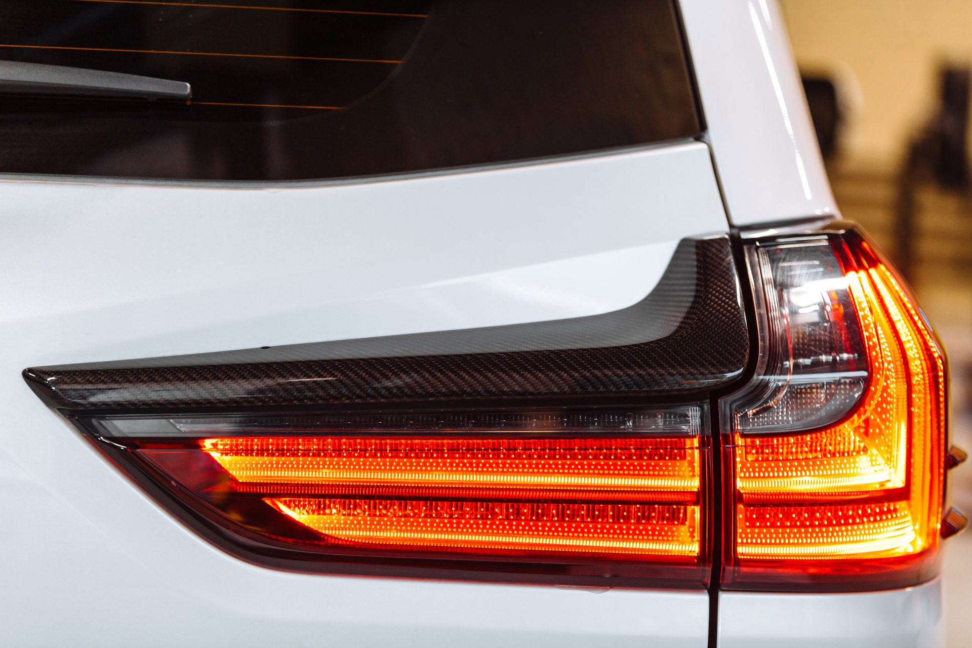 Carbon lining of rear lights for Lexus LX 570/450d