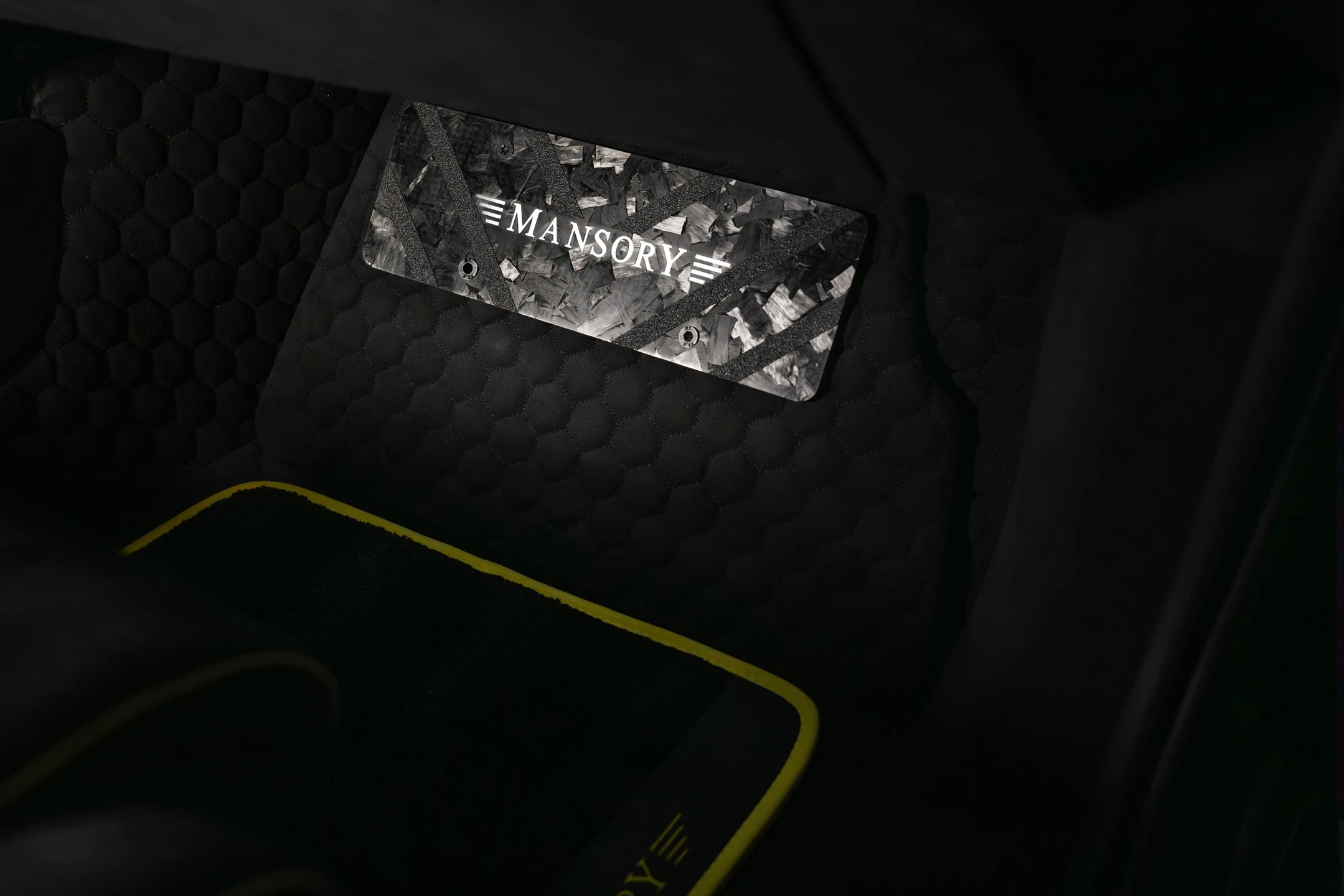 Mansory Pugnator Purosangue side