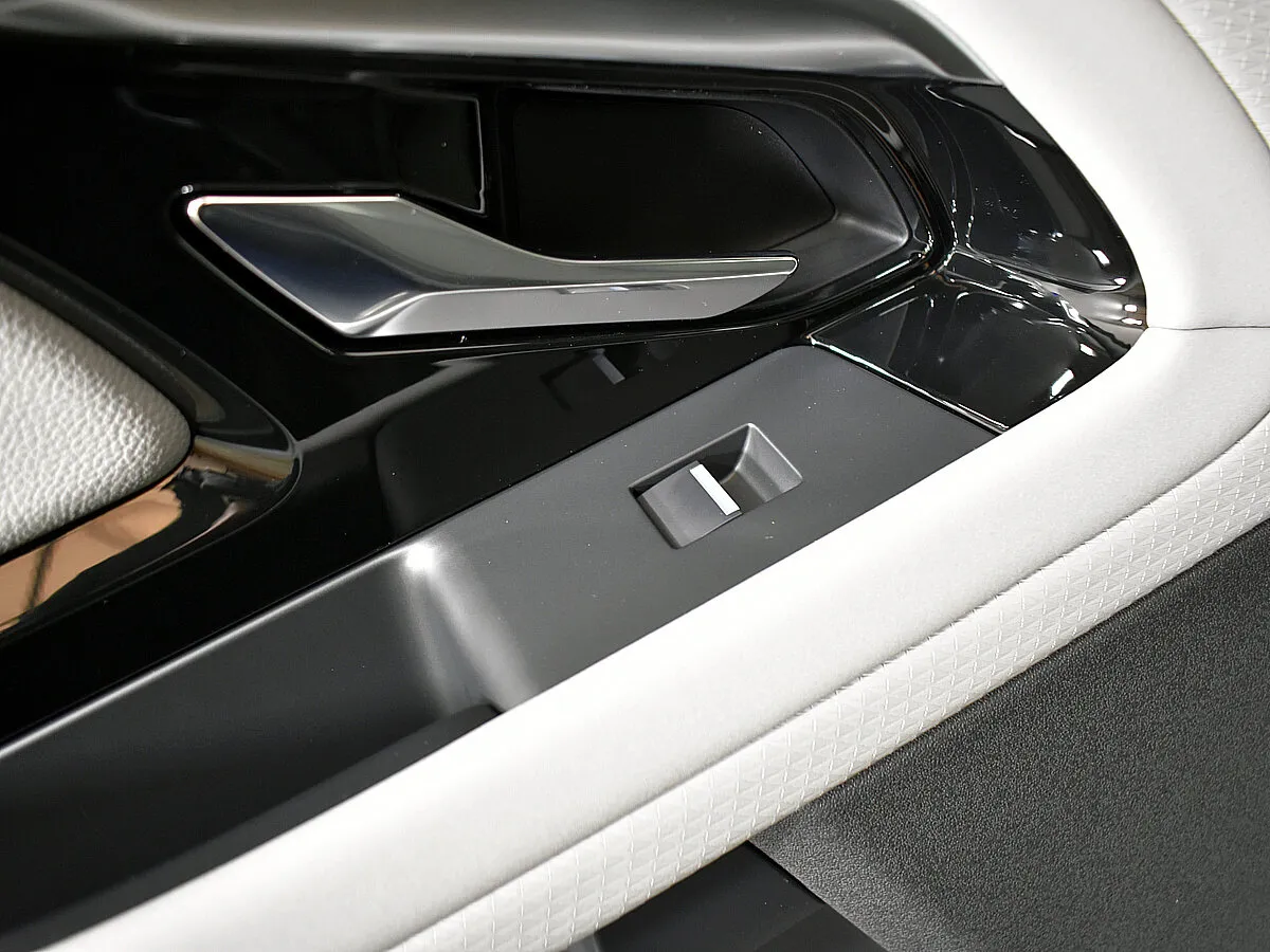 Check price and buy New Land Rover Range Rover Evoque For Sale