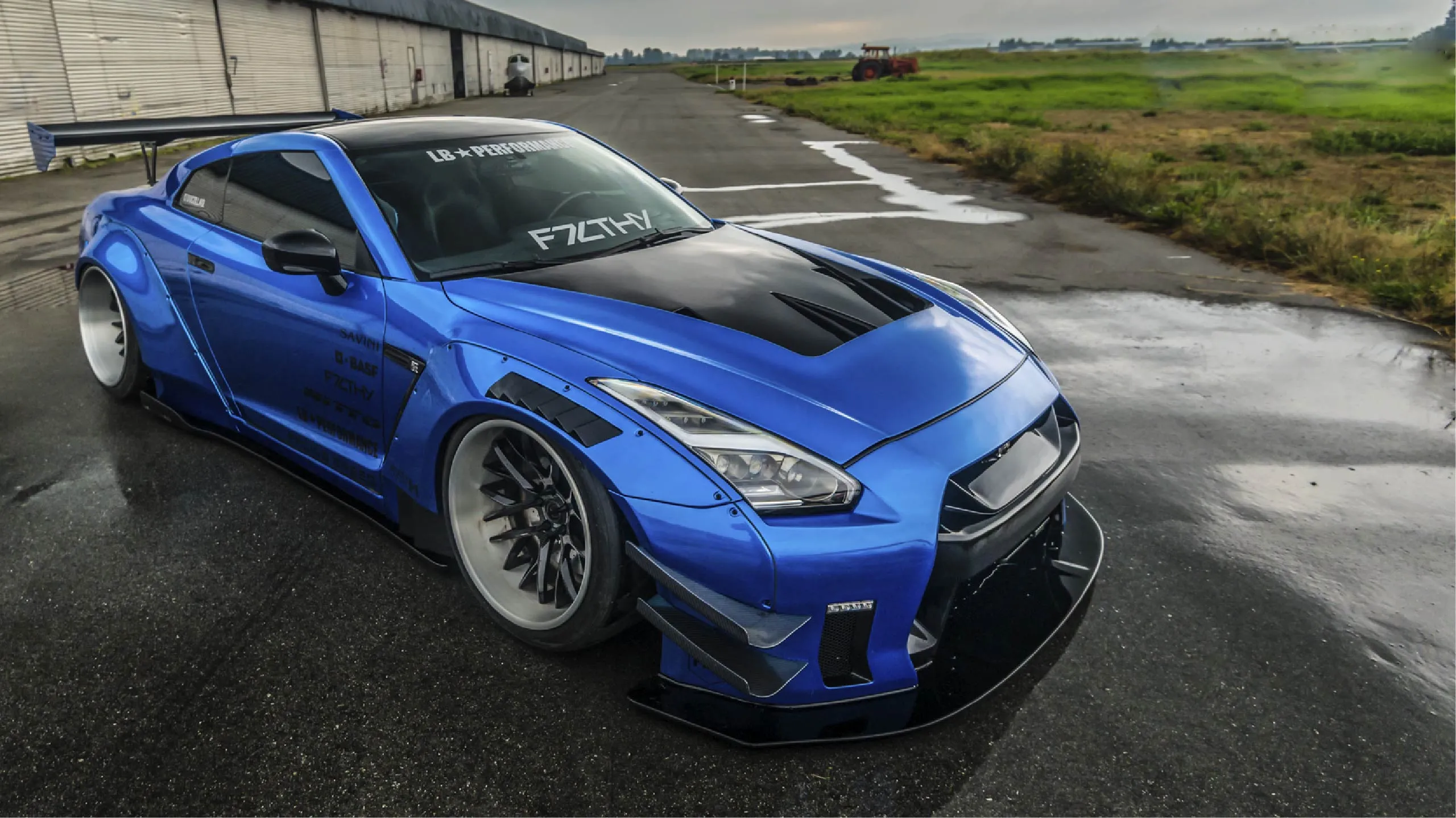Check our price and buy Liberty Walk  body kit for Nissan GT-R R35!