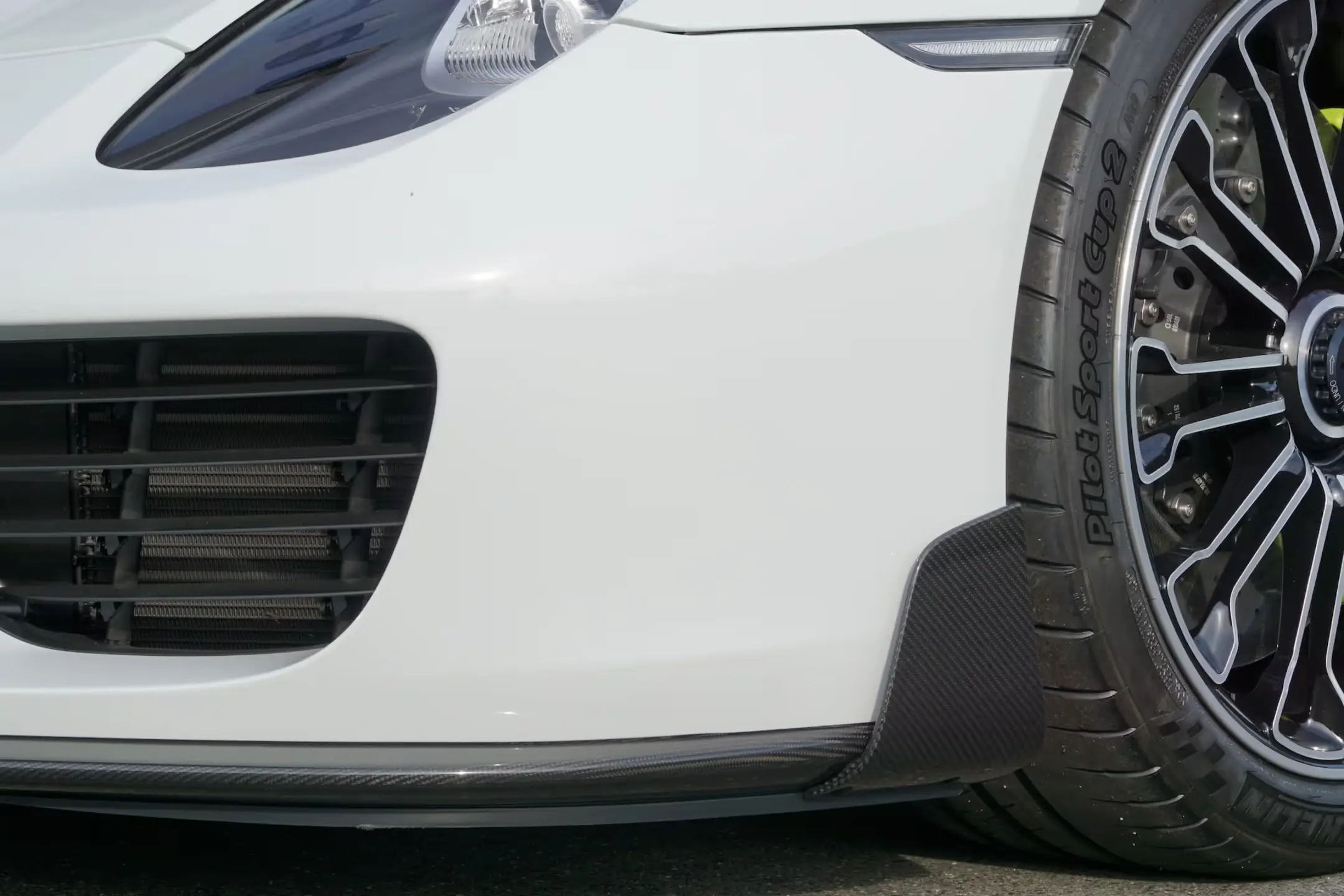 Mansory 918 carbon details