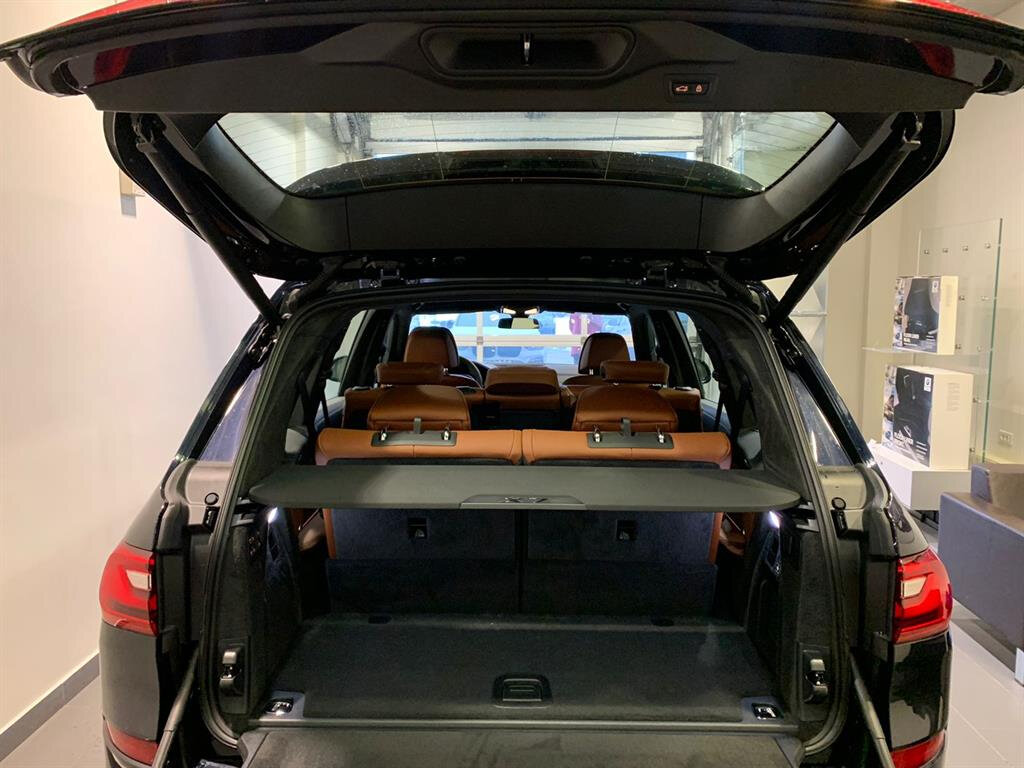 Check price and buy New BMW X7 40d (G07) For Sale