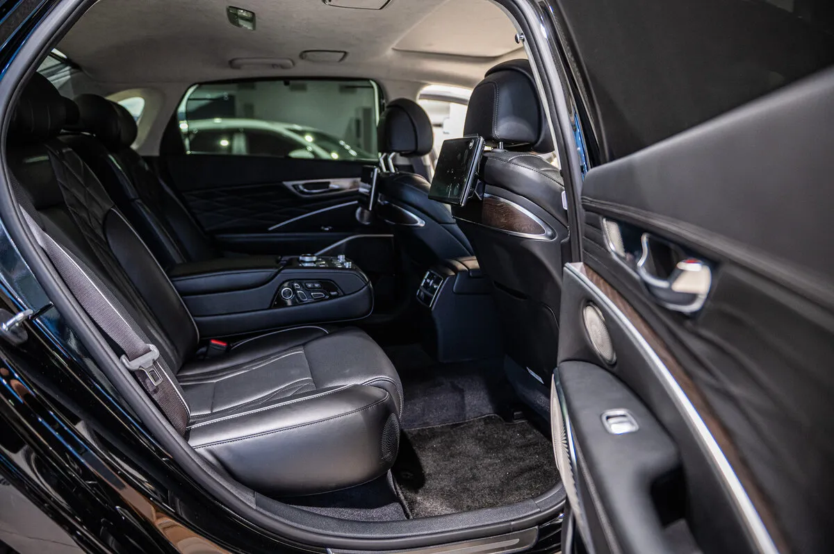 Check price and buy New Kia K900 For Sale