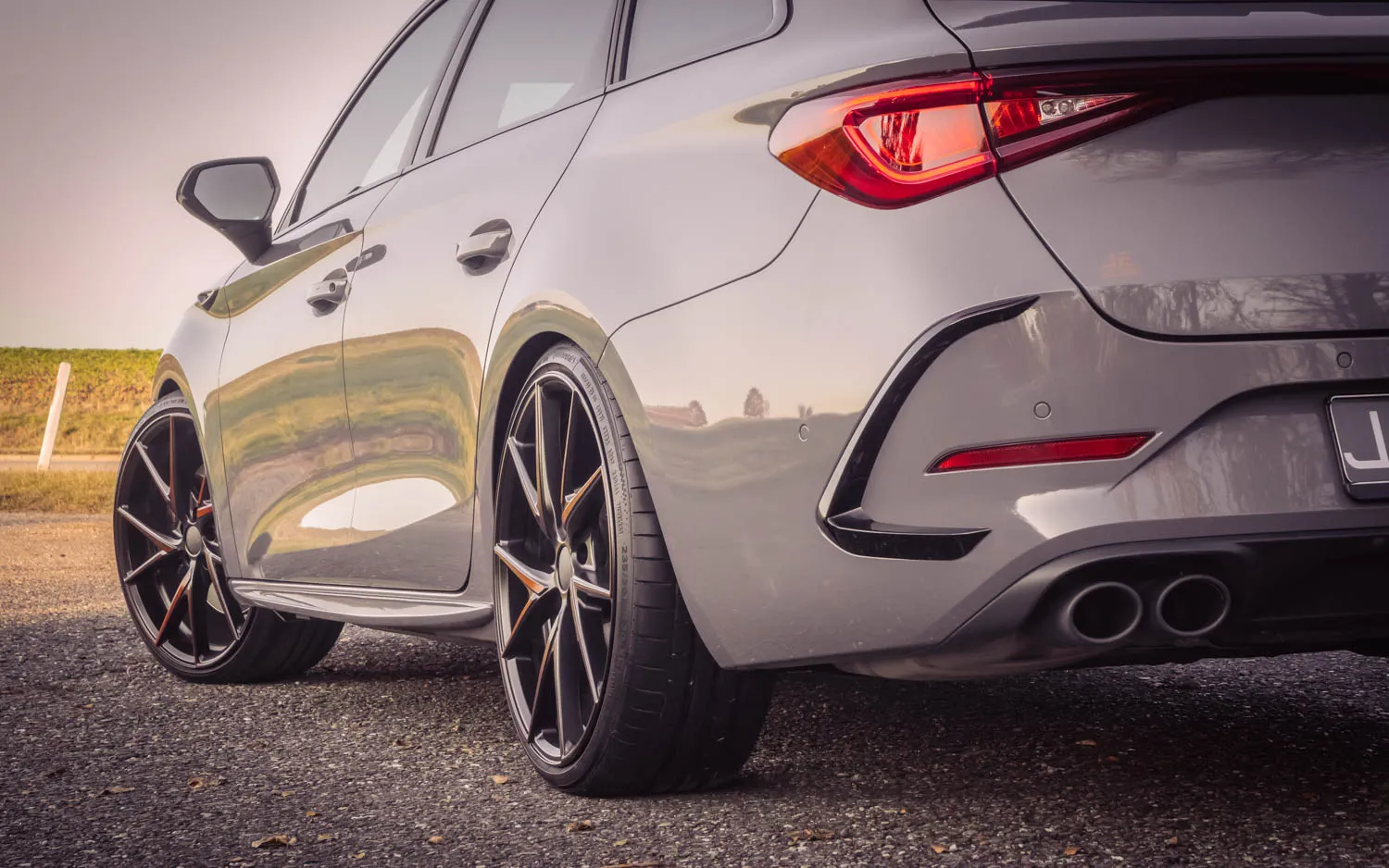 Check our price and buy JE Design body kit for Cupra Leon ST!