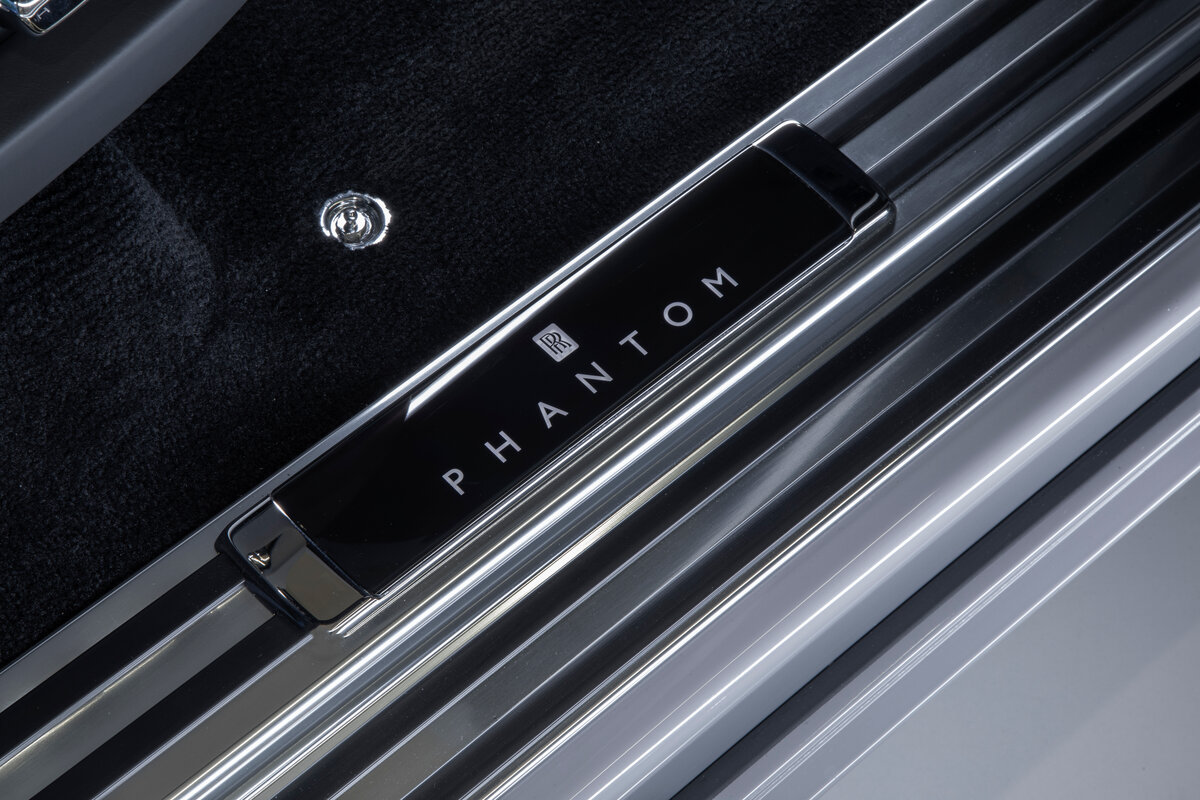 Check price and buy New Rolls-Royce Phantom For Sale