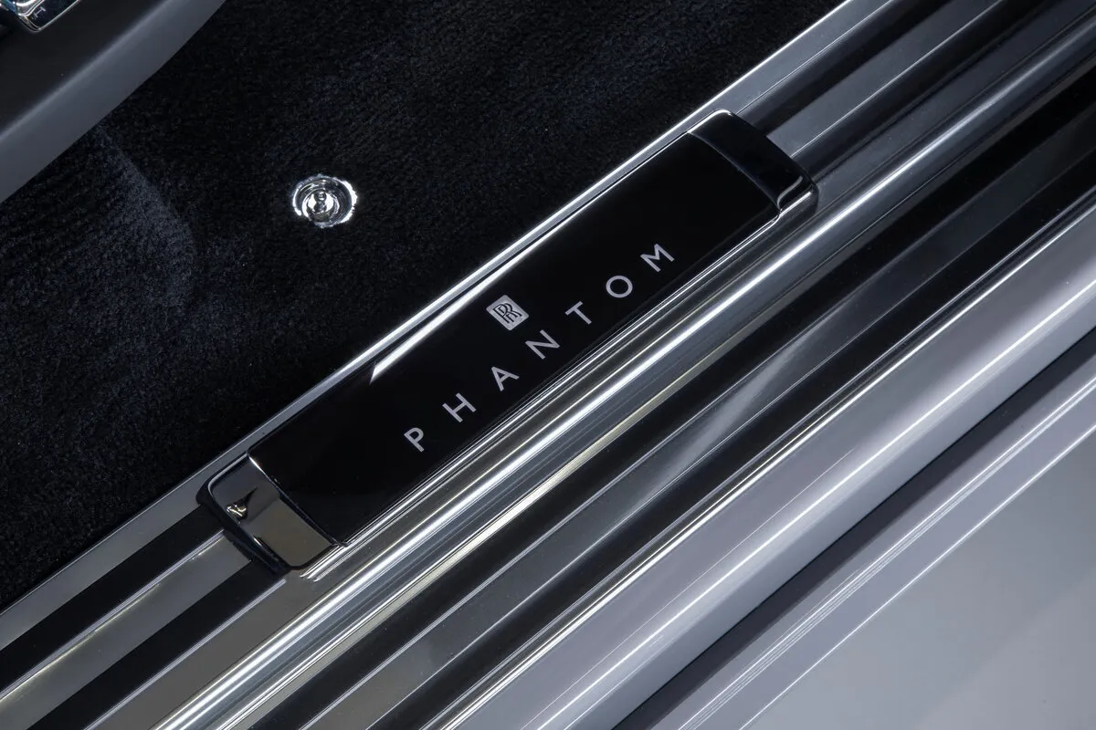 Check price and buy New Rolls-Royce Phantom For Sale
