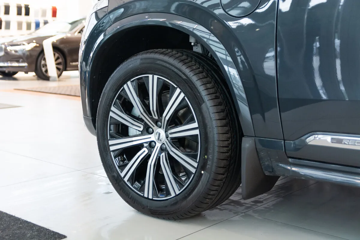 Check price and buy New Volvo XC90 Restyling For Sale