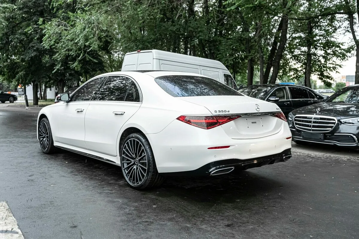 Check price and buy New Mercedes-Benz S-Class 350 d Long 4MATIC (W223) For Sale