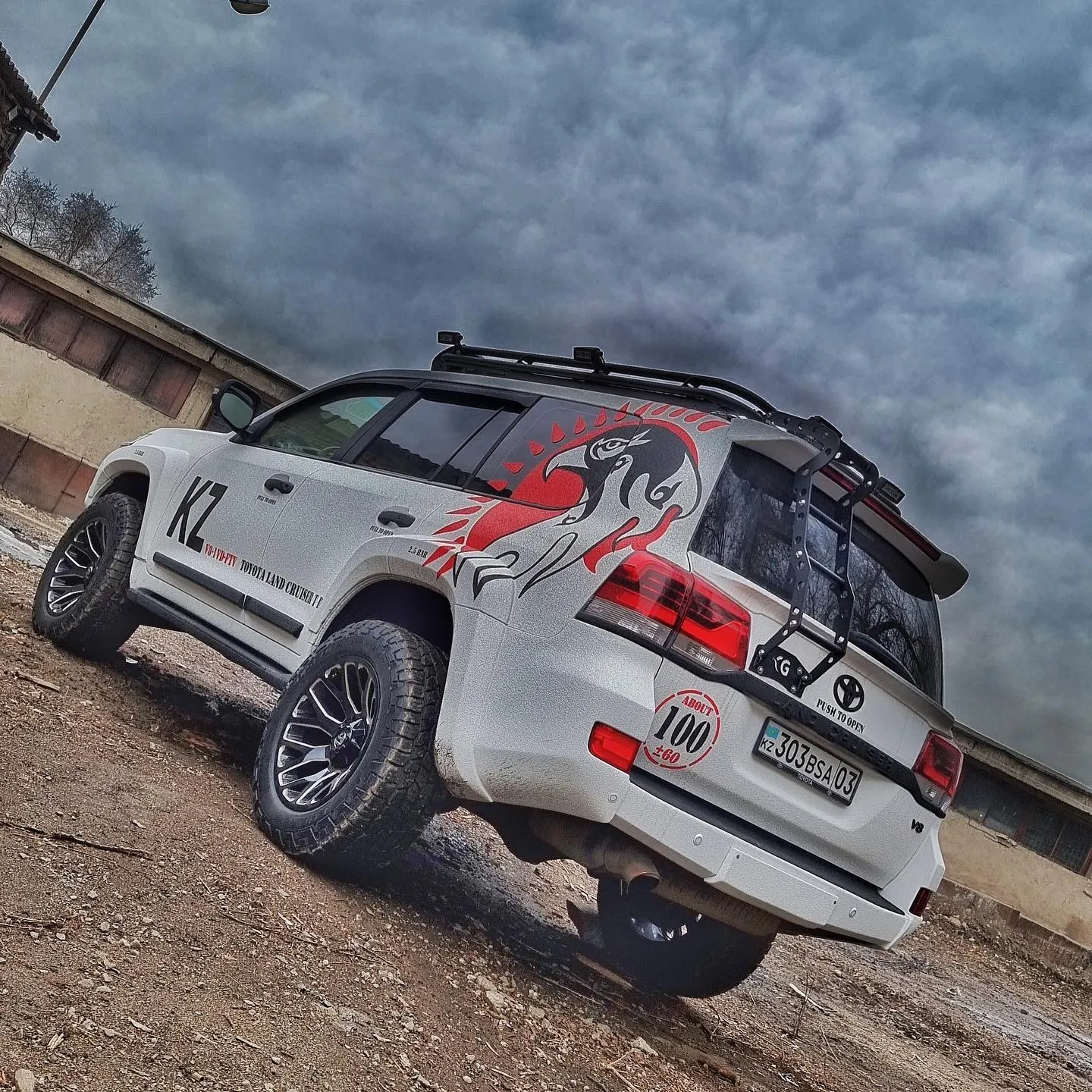 Check our price and buy Shikari body kit for Toyota Land Cruiser 200