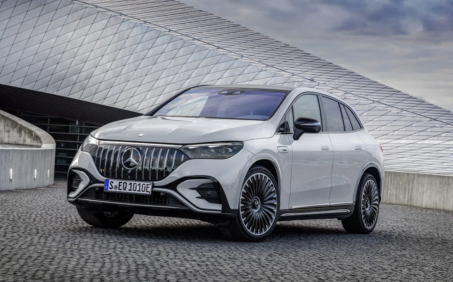 New Mercedes-Benz EQE SUV Custom Wide Body Kit by Bête Noire