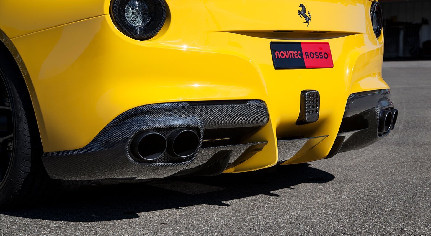 Rear bumper attachement Novitec style carbon for Ferrari F12 Berlinetta