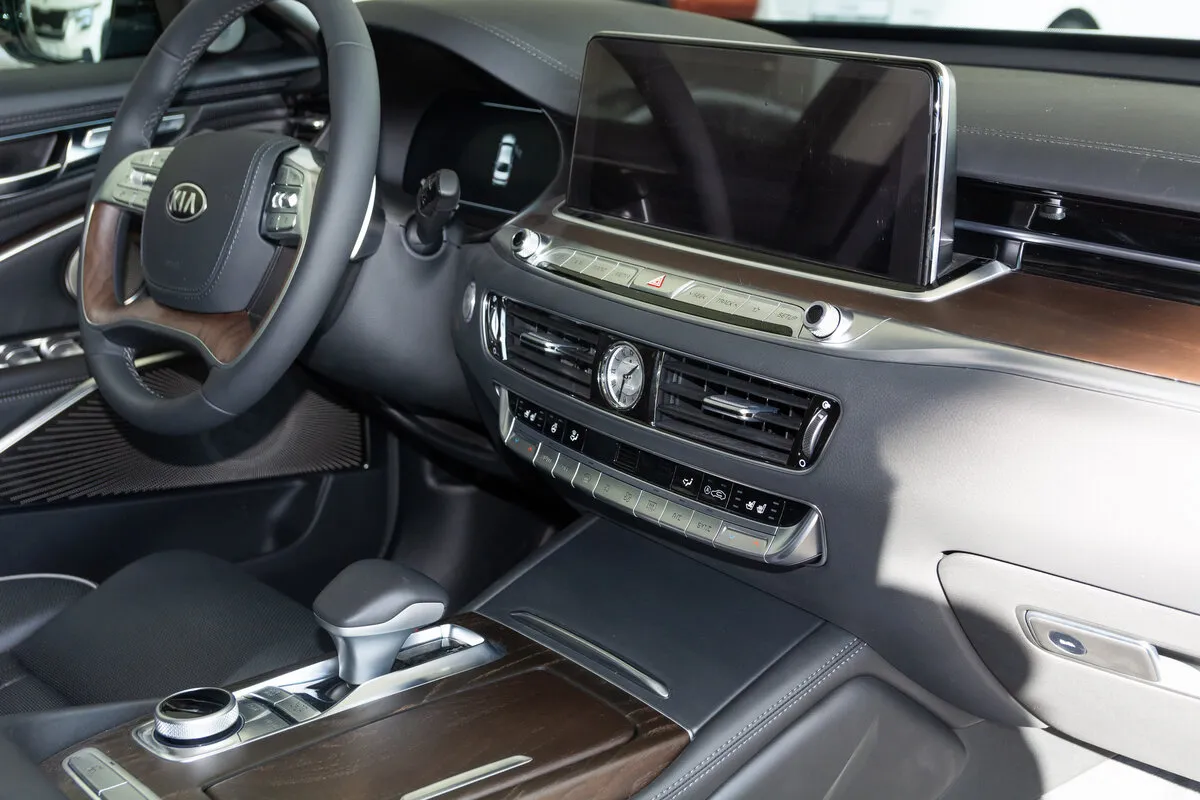Check price and buy New Kia K900 For Sale