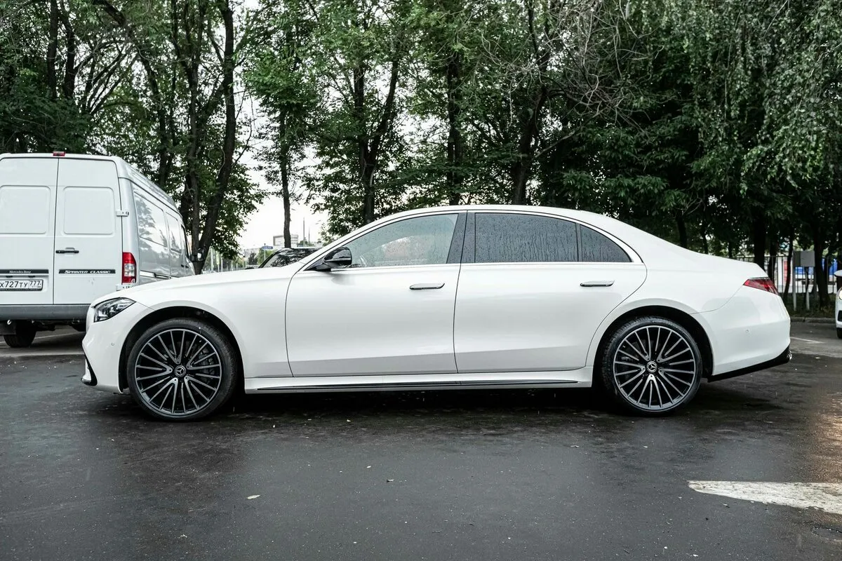 Check price and buy New Mercedes-Benz S-Class 350 d Long 4MATIC (W223) For Sale