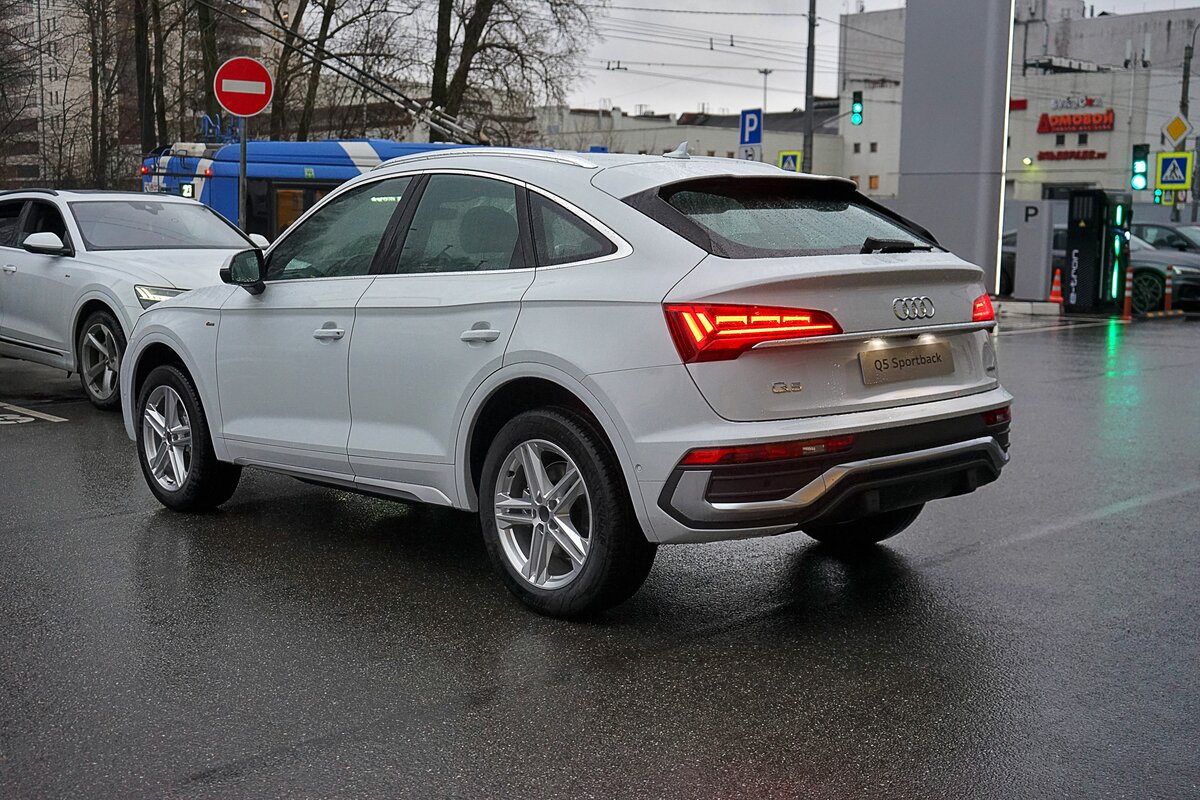 Check price and buy New Audi Q5 Sportback 45 TFSI (FY) For Sale