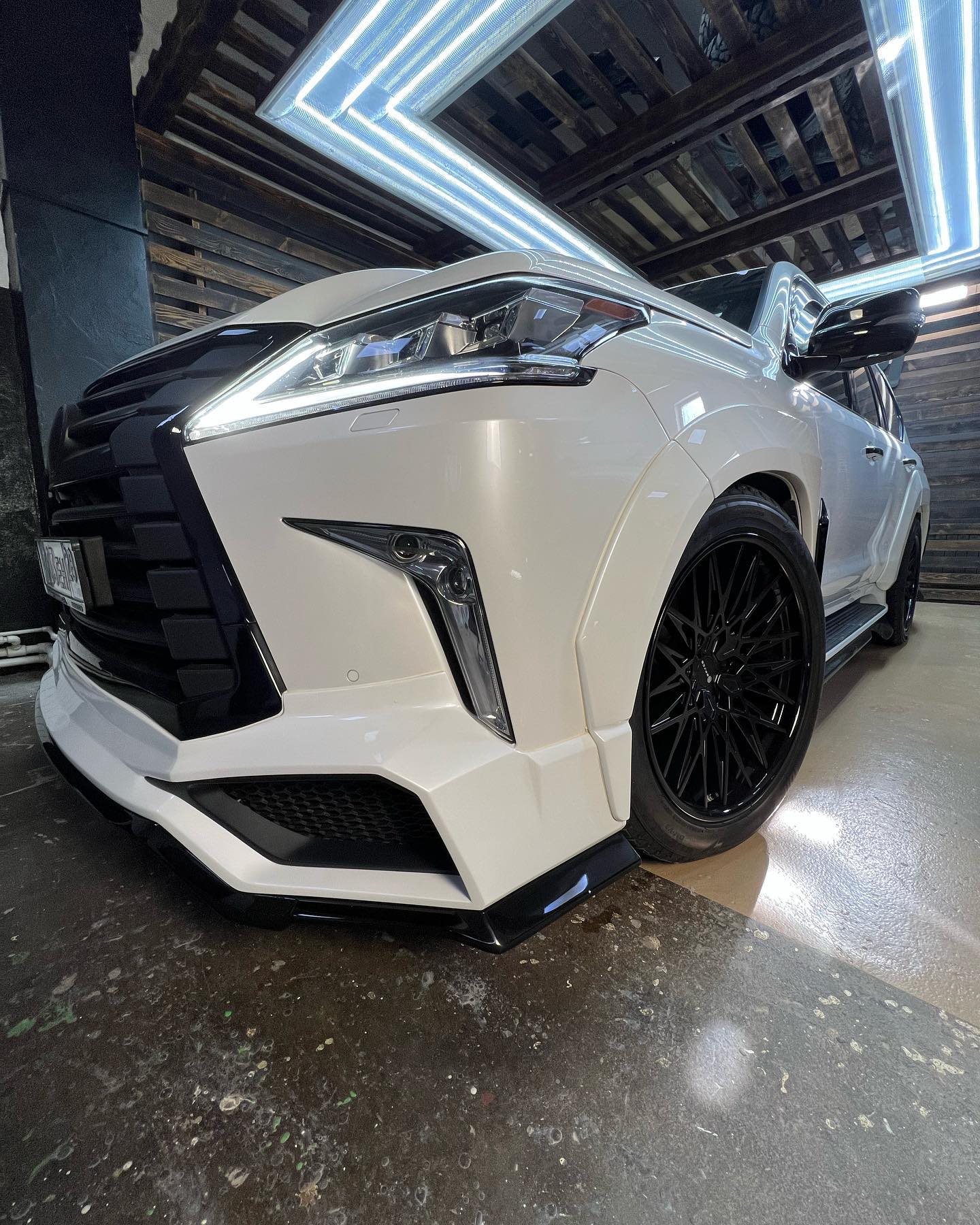 Check our price and buy Shikari body kit for Lexus LX 570/450D