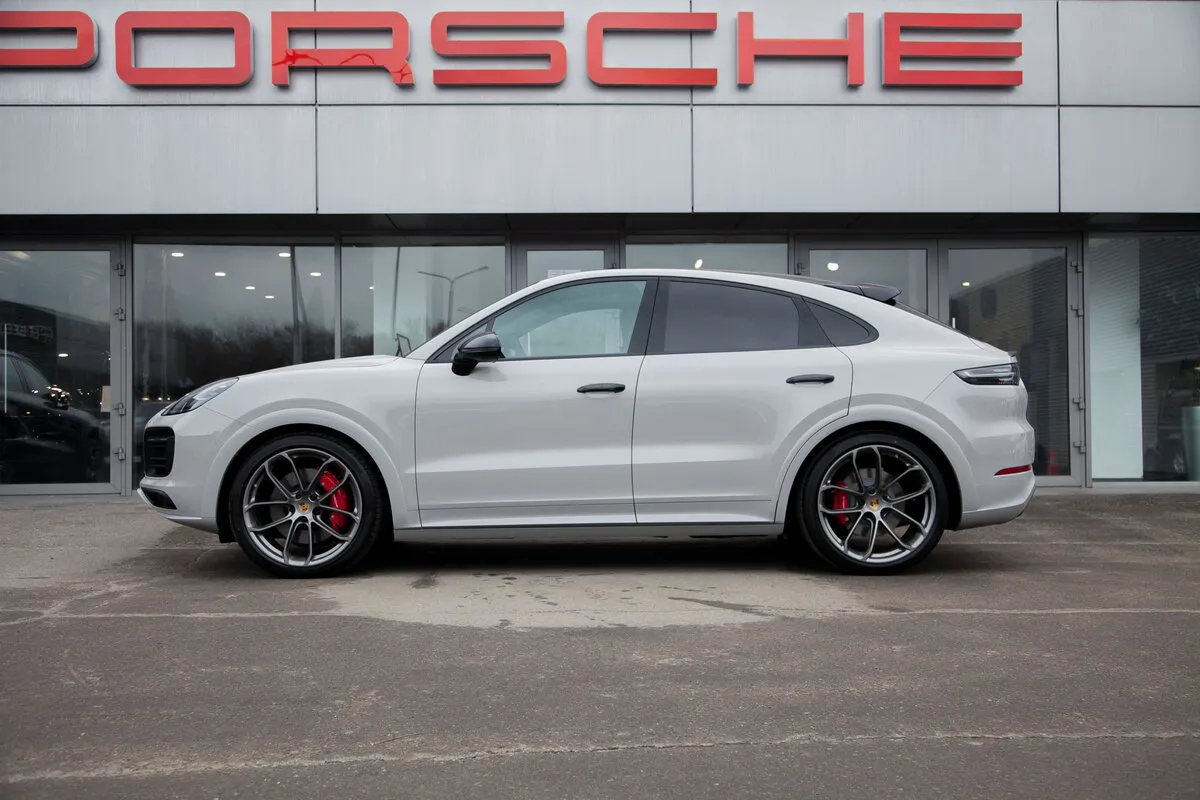 New Porsche Cayenne GTS Coupé