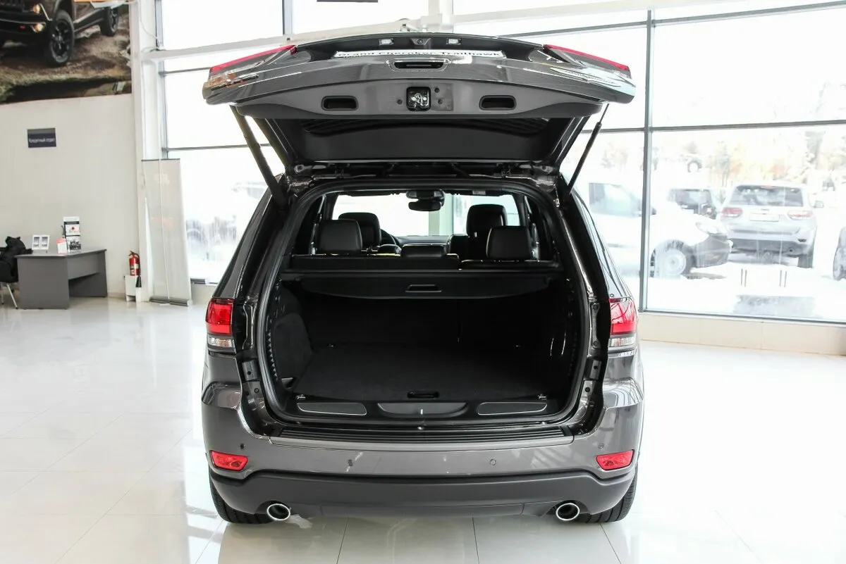 Check price and buy New Jeep Grand Cherokee (WK2) Restyling For Sale