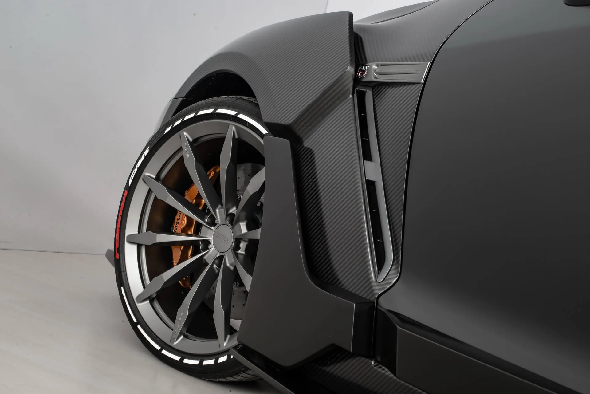 Check our price and buy SCL Performance Global body kit for Nissan GT-R Gojira!