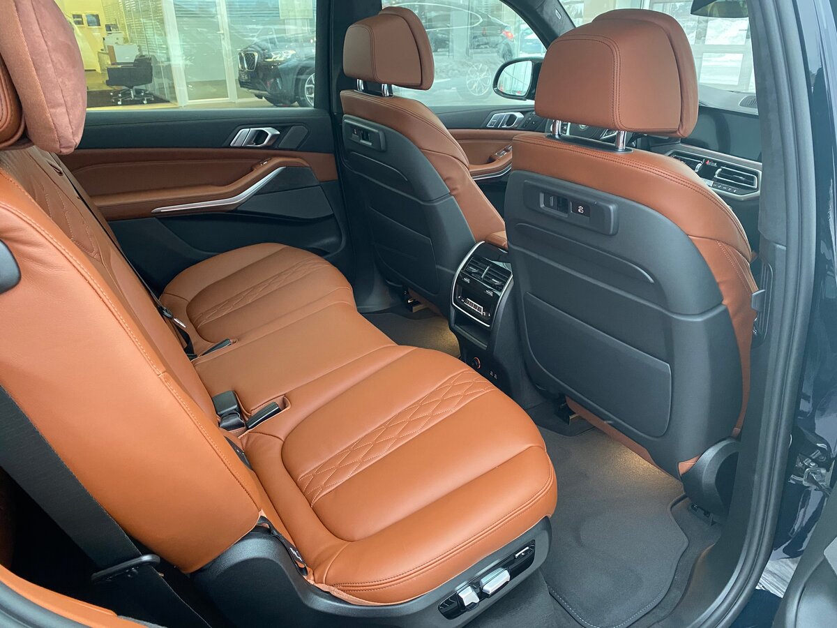Check price and buy New BMW X7 40d (G07) For Sale