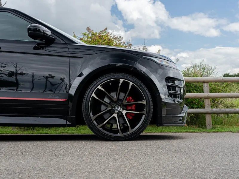 Check our price and buy Lumma CLR RE body kit for Land Rover Range Rover Evoque L551