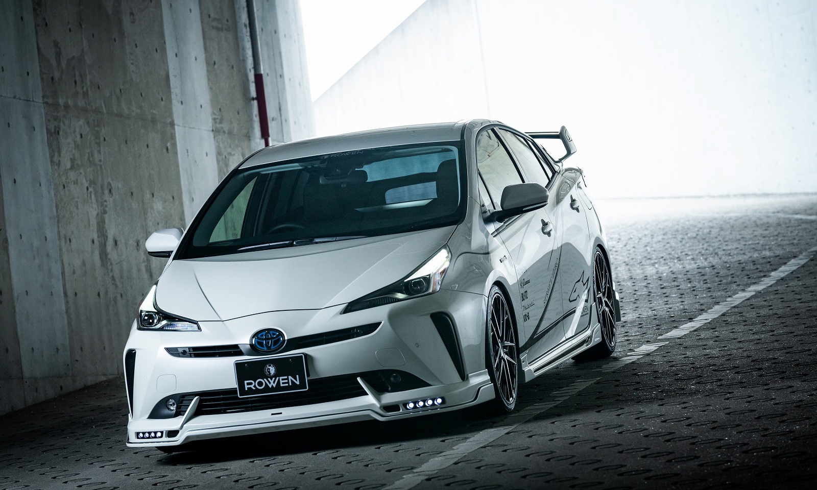 Check our price and buy Rowen body kit for Toyota Prius 50!