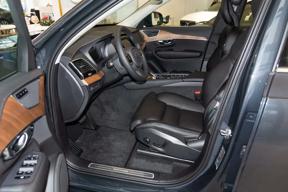Check price and buy New Volvo XC90 Restyling For Sale