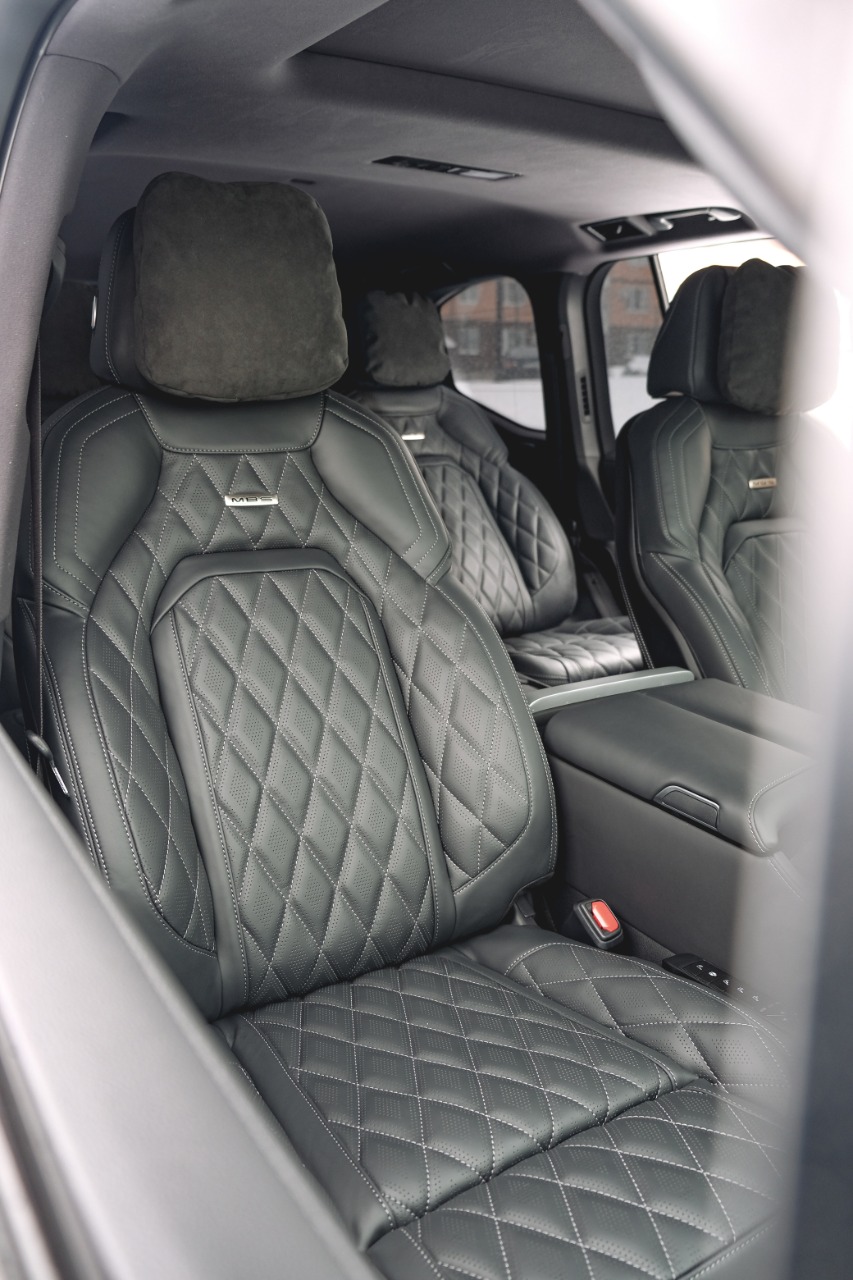 Set of MBS Autobiography rear comfort seats with Center Tunnel and Active Comfort option