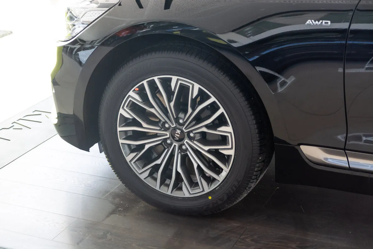 Check price and buy New Kia K900 For Sale