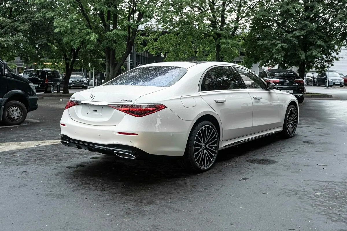 Check price and buy New Mercedes-Benz S-Class 350 d Long 4MATIC (W223) For Sale
