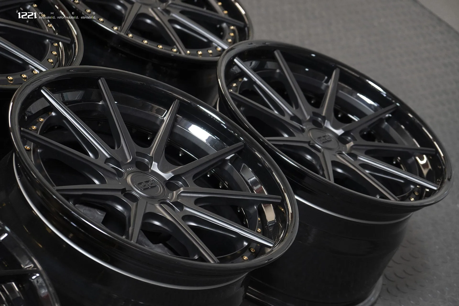1221 Wheels 0110 on Lamborghini LP560 — Solid Matte/Gloss Black (03)