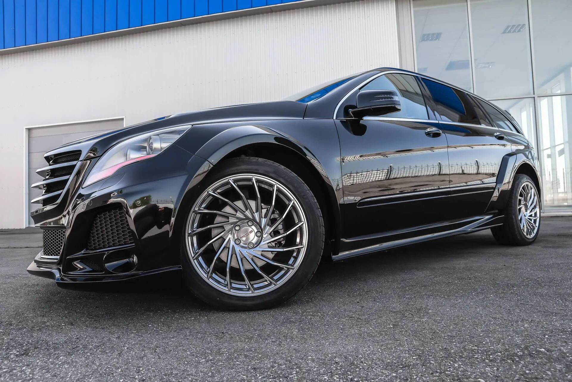 Check our price and buy SCL Performance body kit for Mercedes-Benz R-class W251 Wolf