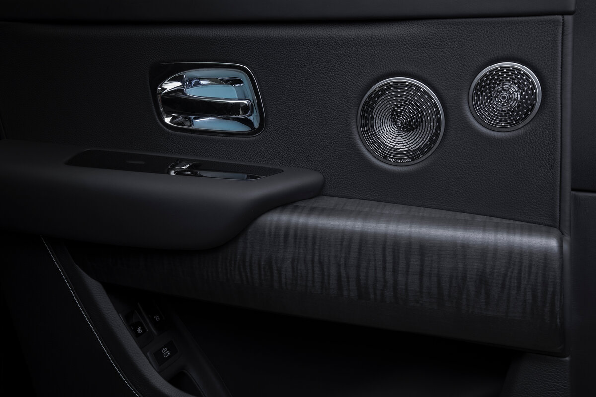 Check price and buy New Rolls-Royce Cullinan For Sale