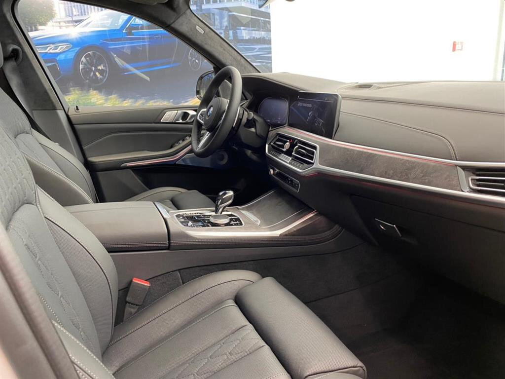 Buy New BMW X7 40d (G07)