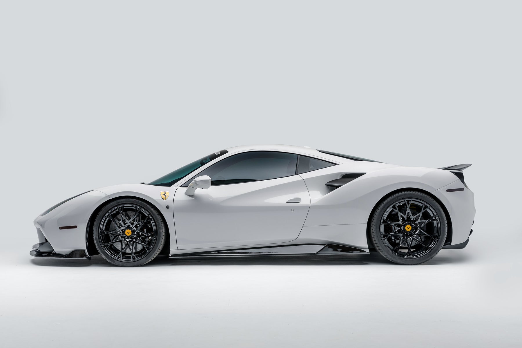 Side skirts Vorsteiner Nero Carbon for Ferrari 488